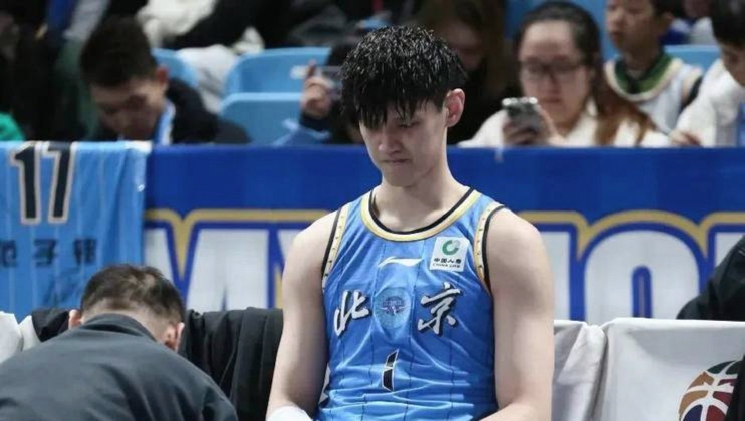 包含CBA季后赛转会期走向成谜，北京首钢内部沟通，态度坚定，轮换策略成焦点的词条