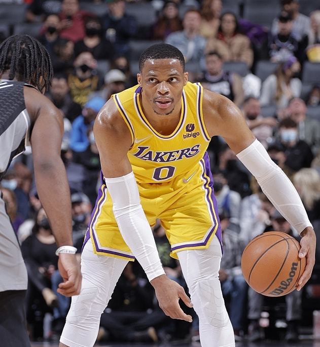 包含今夜突围战来临，萨克拉门托国王围绕亚冠手感冰凉，引发热议，医务组通报恢复的词条